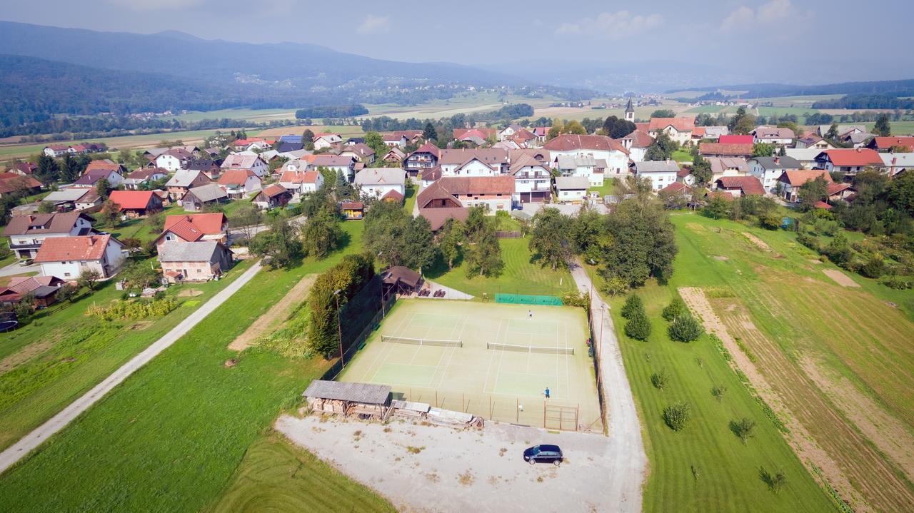 Hotel Zupancicev Hram Dragatuš Exteriér fotografie